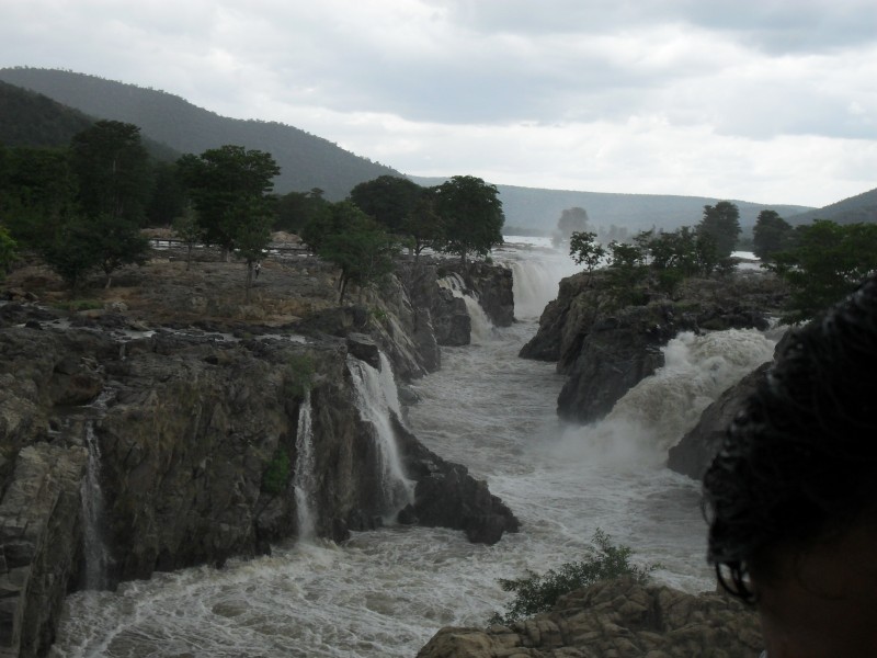 hogenakkal main falls
