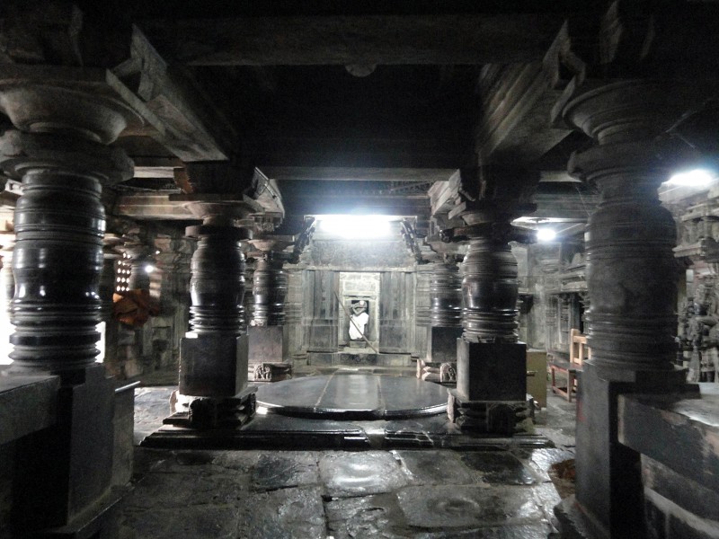 Kappe Chennigiyara temple belur