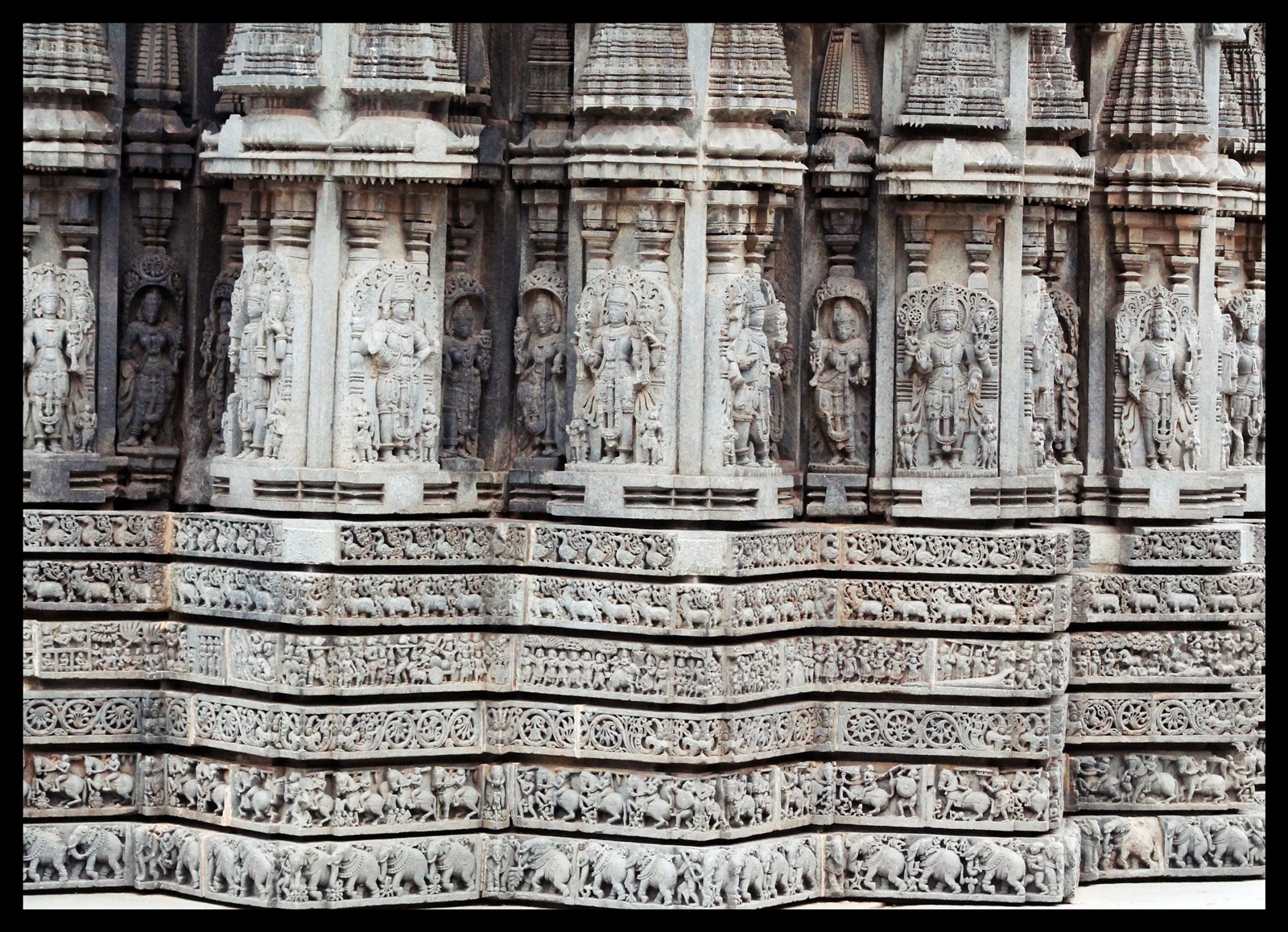 Somanathapura-Chennakeshava-Temple-walls