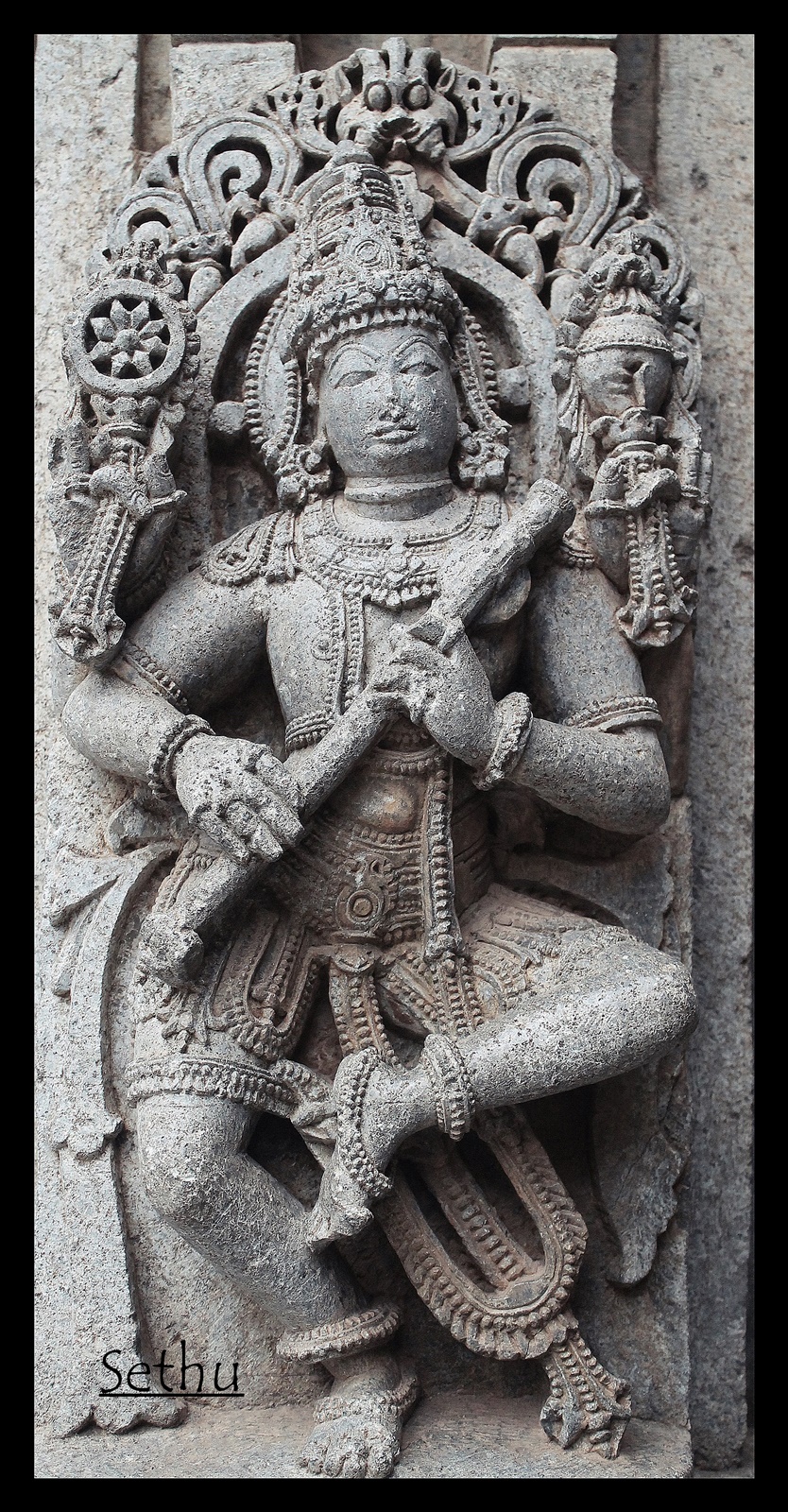 Somnathpura-chenna-kesava-temple-inside-7