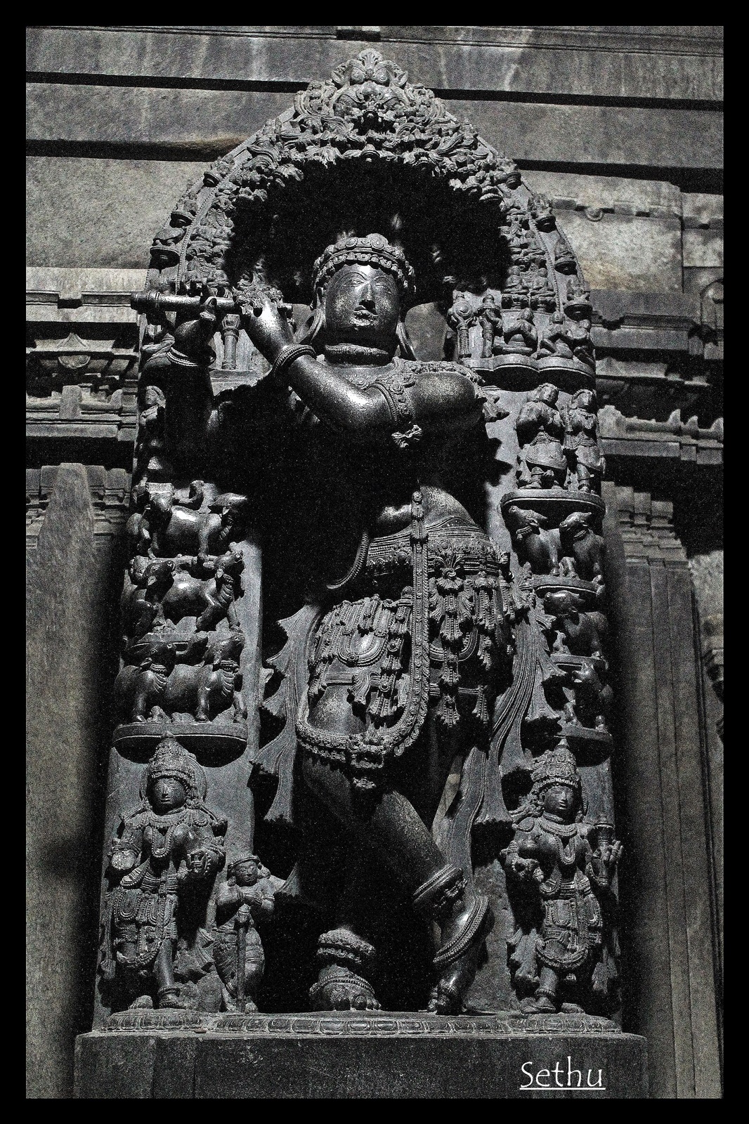 Somnathpura-chenna-kesava-temple-inside